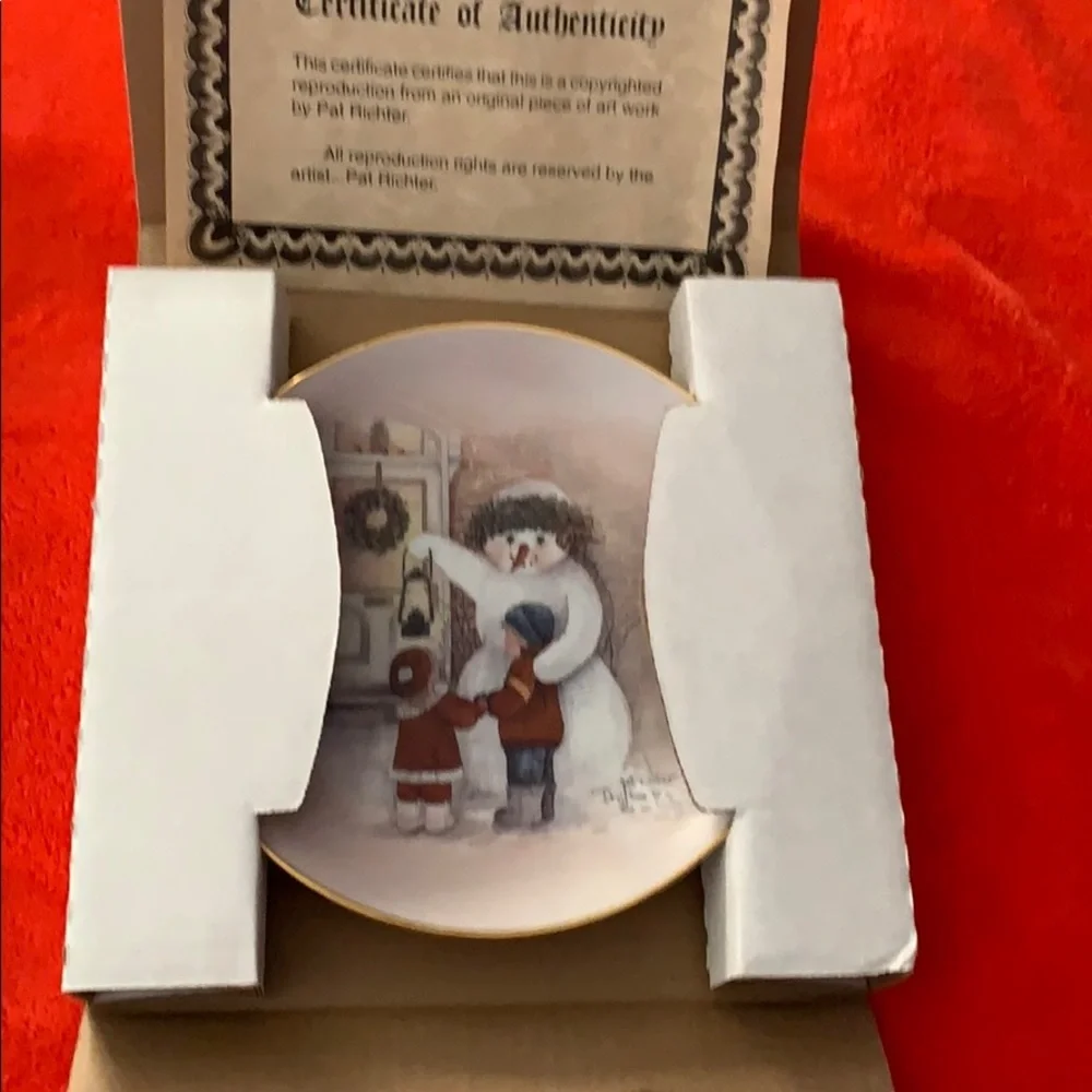 Pat Richter Snowman Plate. NIB